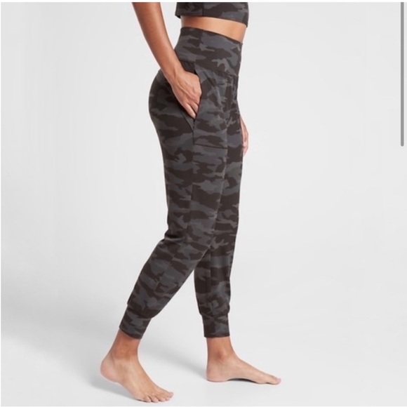 Athleta Salutation Camo Jogger XS Petite - Picture 2 of 15